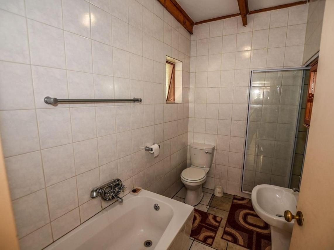 Ingwe Guesthouse Mbombela Exterior photo